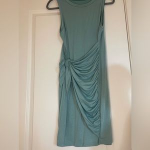 Basic green cotton dress, rouching on the side